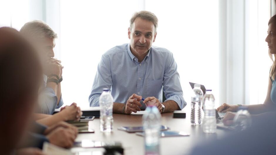 Αθωράκιστοι πριν, μόνοι μετά