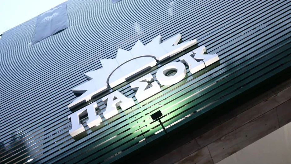 «Με καμιά πλευρά»