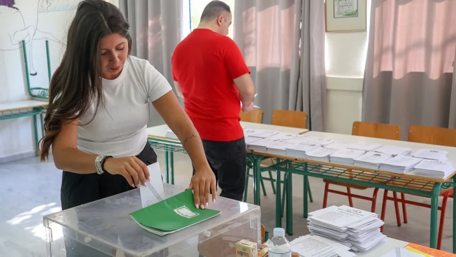 Κόντρα ΠΑΣΟΚ – ΣΥΡΙΖΑ για τη δεύτερη θέση: Απλώς… κατάντια!