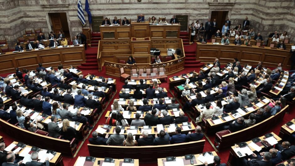 Σταθερές οι δυνάμεις στον άξονα δεξιάς και αριστεράς – Αναδιαμόρφωση στο εσωτερικό τους