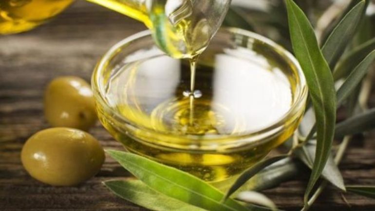 Συνελήφθησαν στην Ελασσόνα για παράνομο πλανόδιο εμπόριο λαδιού