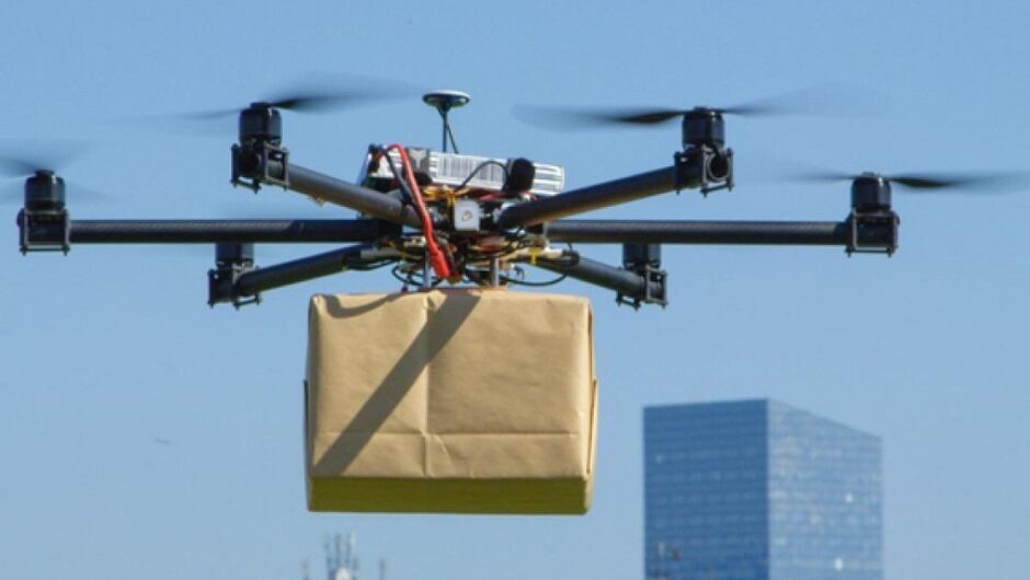 Με drone μετέφεραν τρόφιμα και φάρμακα σε αποκλεισμένους κατοίκους στον δήμο Μουζακίου