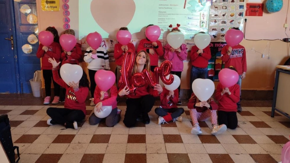 Αλεξία Βαλιάκου: Η Λαρισαία δασκάλα του Δημοτικού Σχολείου Ζαγοράς που έγινε viral (φωτ. & βίντεο)