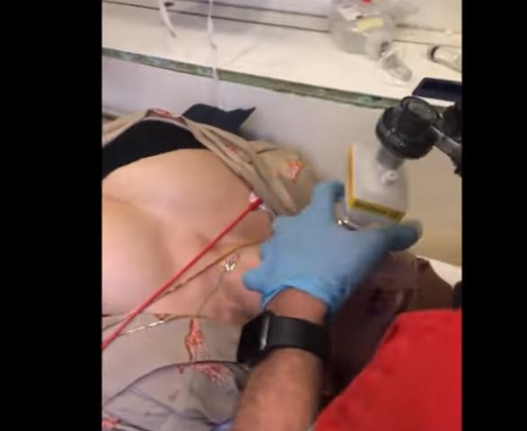 Θεσσαλονίκη: Τα κρίσιμα δευτερόλεπτα που έσωσαν 39χρονη μετά από δάγκωμα οχιάς – Συγκλονιστικό βίντεο