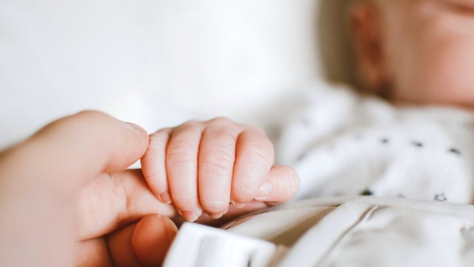 Αχαΐα – Νεκρά βρέφη: Οι αναφορές για τη μητέρα που έλαβε το Χαμόγελο του Παιδιού