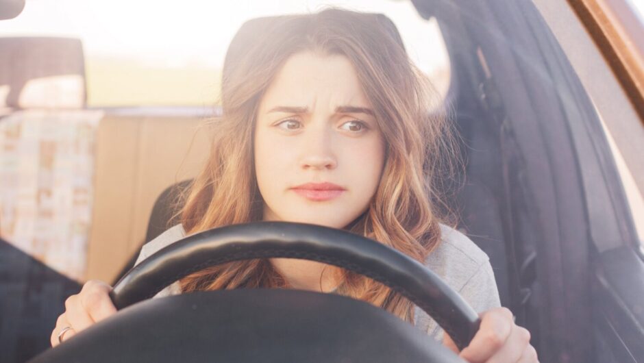 Το συχνότερο λάθος που κάνουν οι οδηγοί κοστίζει ακριβά – Πρόστιμο 700 ευρώ και αφαίρεση διπλώματος