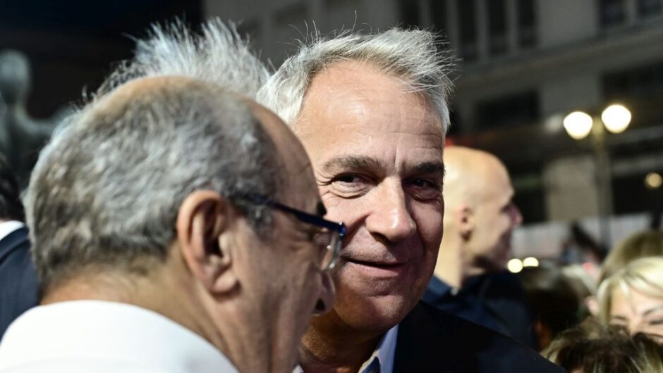 Με το τσεκούρι