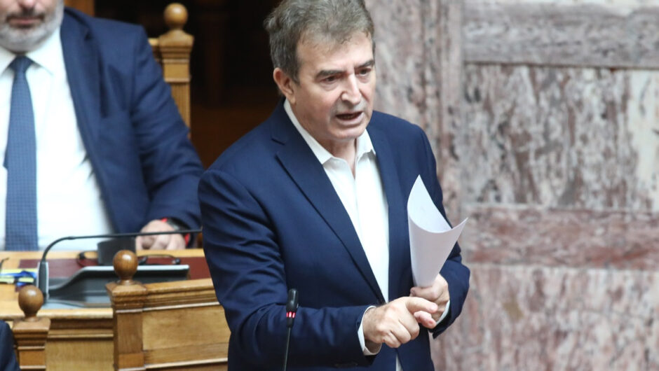 Ένα ΕΣΥ σε διάλυση, ένας υπουργός σε παράκρουση