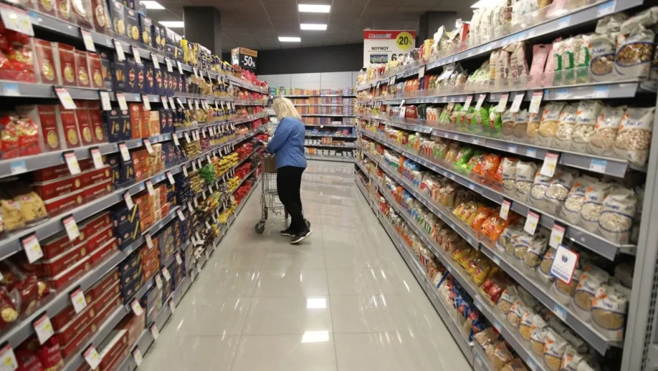 Εφιάλτης στον δρόμο με τις τιμές στα σούπερ μάρκετ: Ξύνουν «το πάτο του βαρελιού» οι πολίτες