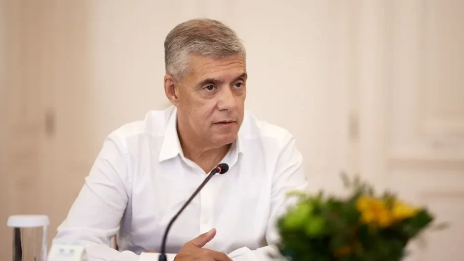 Ωμός εκβιασμός από την κυβέρνηση για στήριξη στον Αγοραστό