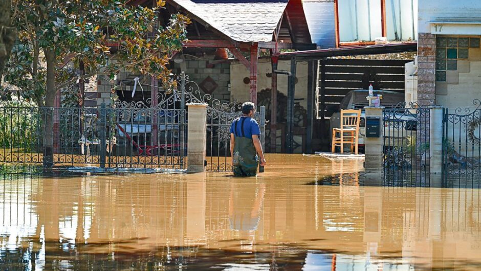 Ξεχειλίζει η οργή στη Θεσσαλία και πέφτουν βροχή οι μηνύσεις