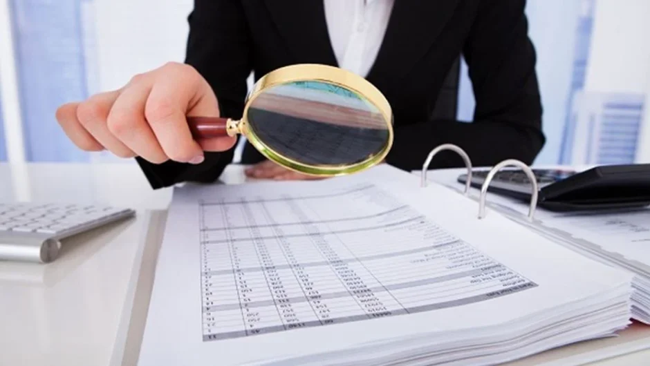 Εφορία: Ποιοι κινδυνεύουν με κατασχέσεις τραπεζικών λογαριασμών – Τι πρέπει να προσέχουν οι οφειλέτες