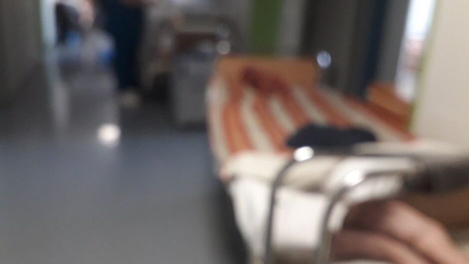 ΕΣΥ σε κατάρρευση: Μία τουαλέτα για 23 ασθενείς στον Ευαγγελισμό – Βγήκαν ξανά ράντζα στους διαδρόμους