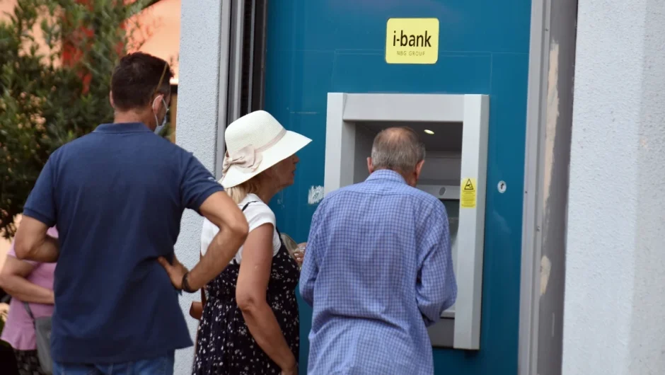 Συντάξεις: Fake αυξήσεις – γιγάντια υπερφορολόγηση