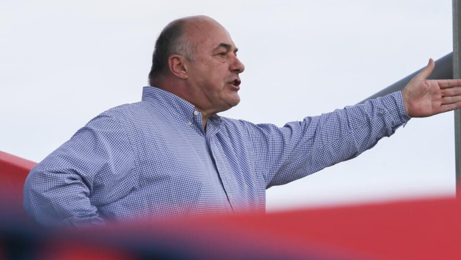 Αχιλλέας Μπέος / Η Νίκη η κομμώτρια και η Νίκη Βόλου