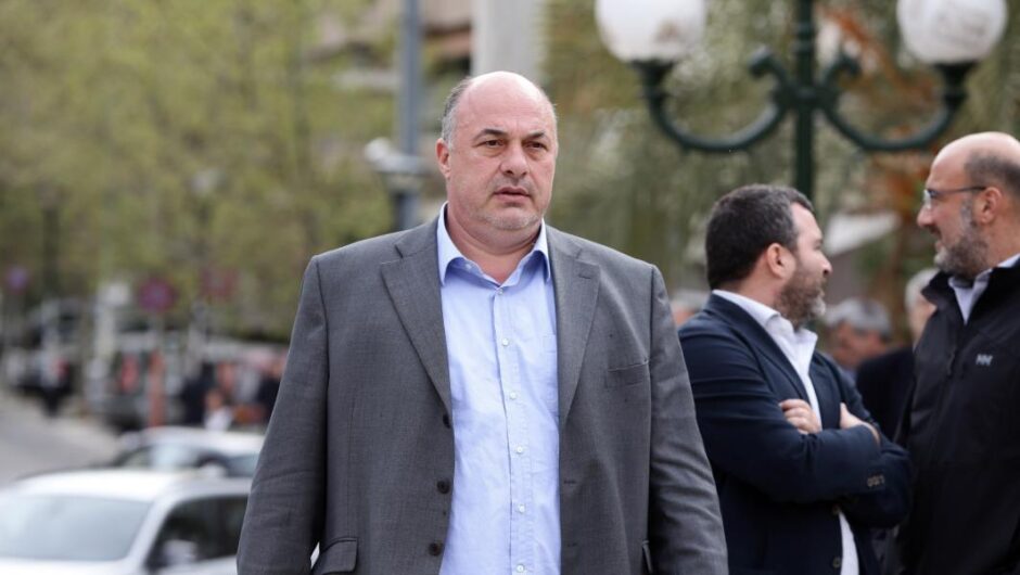 Αχιλλέας Μπέος / Γαλάζια εντολή να κάτσει φρόνιμος μετά τα χαστούκια και τις χυδαιότητες