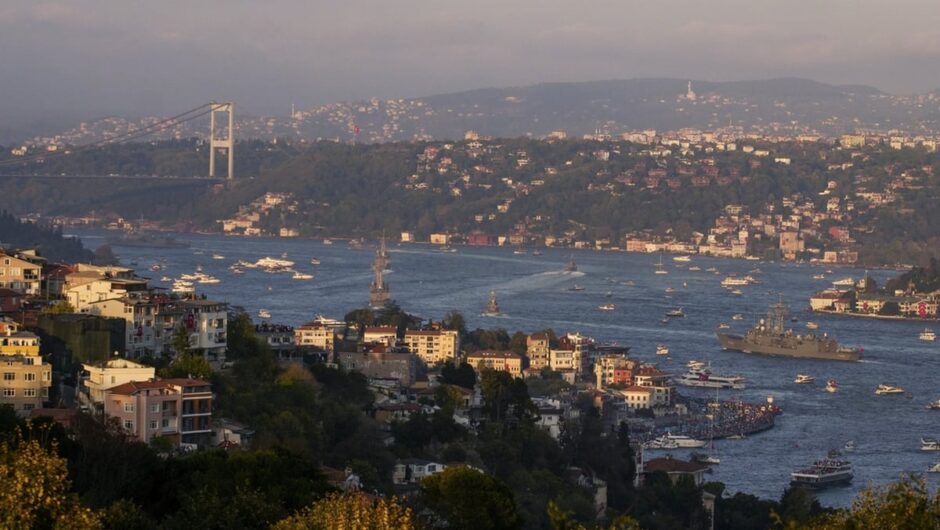 Επίδειξη δύναμης από Τουρκία: 100 πολεμικά σκάφη έβγαλε στη «παρέλαση»