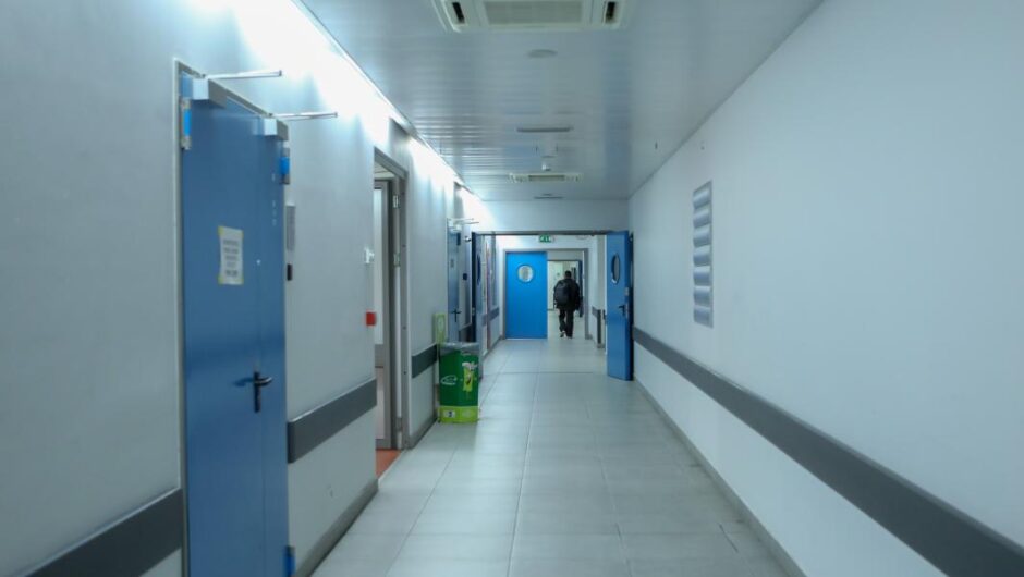 Νοσοκομεία / Υποχρηματοδότηση και σοβαρές ελλείψεις καταγγέλλει η ΠΟΕΔΗΝ – 3.000 λιγότερο προσωπικό