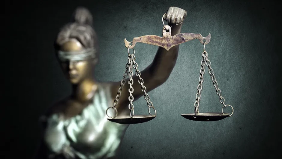 Οι άνθρωποι και οι δικαστές