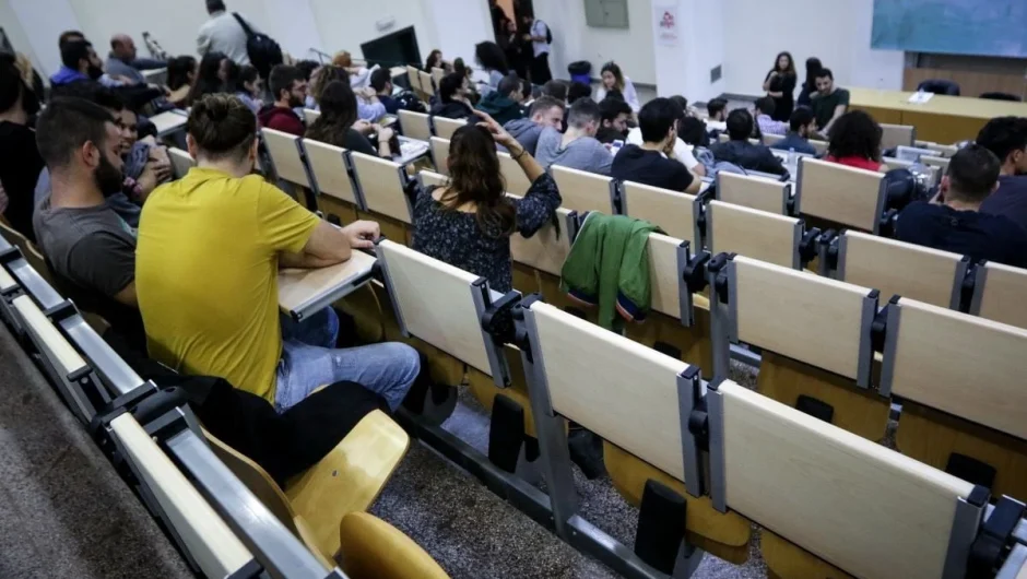 Οργή των φοιτητών: Η κυβέρνηση έχει χρήματα για τα ιδιωτικά πανεπιστήμια αλλά όχι για εμάς