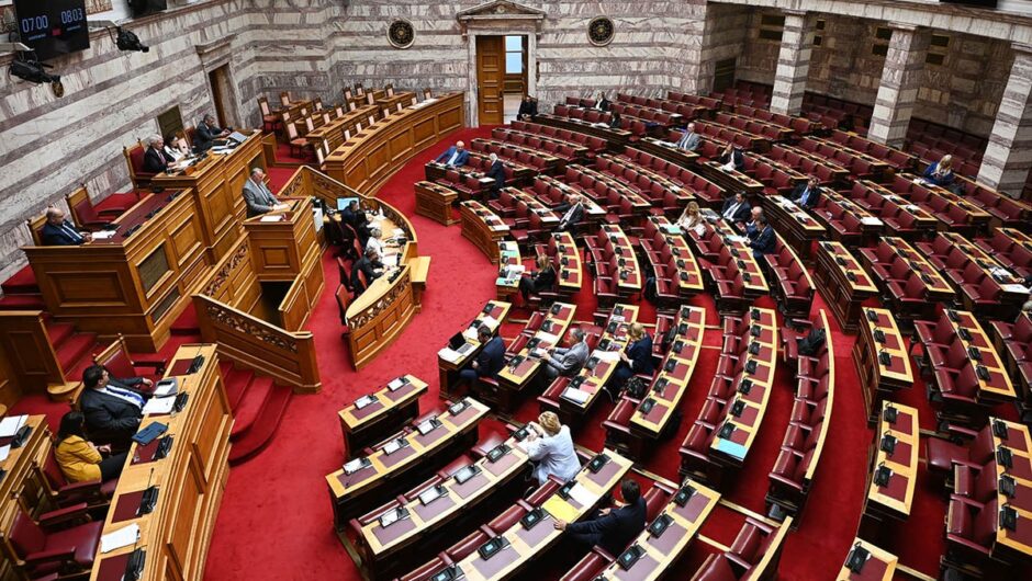 Το 50% των άρθρων των νομοσχεδίων της κυβέρνησης ψήφισαν ΣΥΡΙΖΑ και ΠΑΣΟΚ!