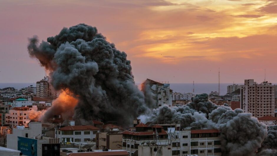 Μέση Ανατολή / Σειρήνες και εκρήξεις – Πάνω από 300 νεκροί, αναφορές για αιχμάλωτους