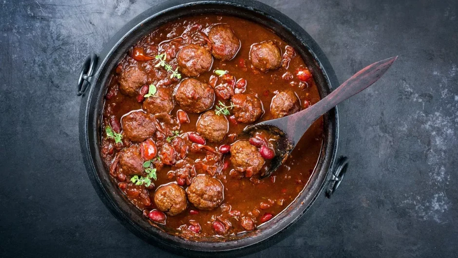 18 απολαυστικά πιάτα μαγειρεμένα με αρωματικό κρασί