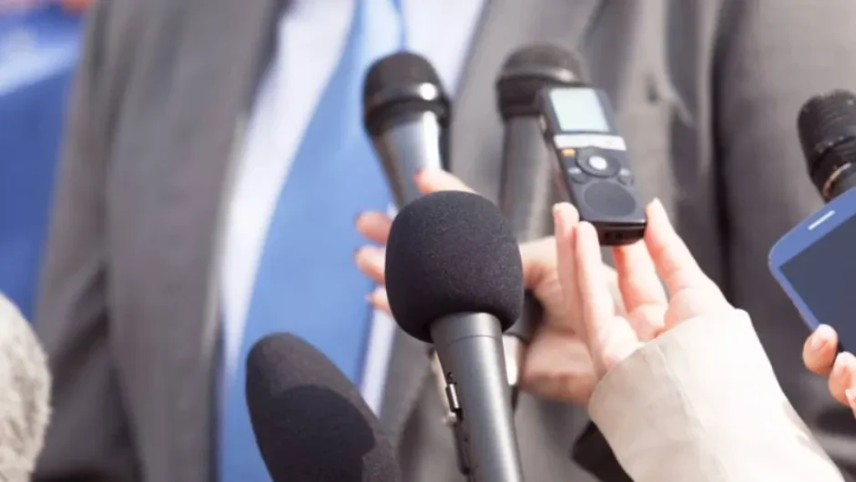 Εκδότες-εκβιαστές;