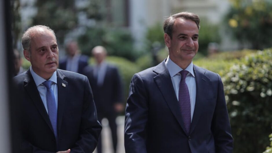 Κυριάκος Μητσοτάκης / «Κρατάει» τον Βελόπουλο μέσω εφορίας για τις κεραλοιφές