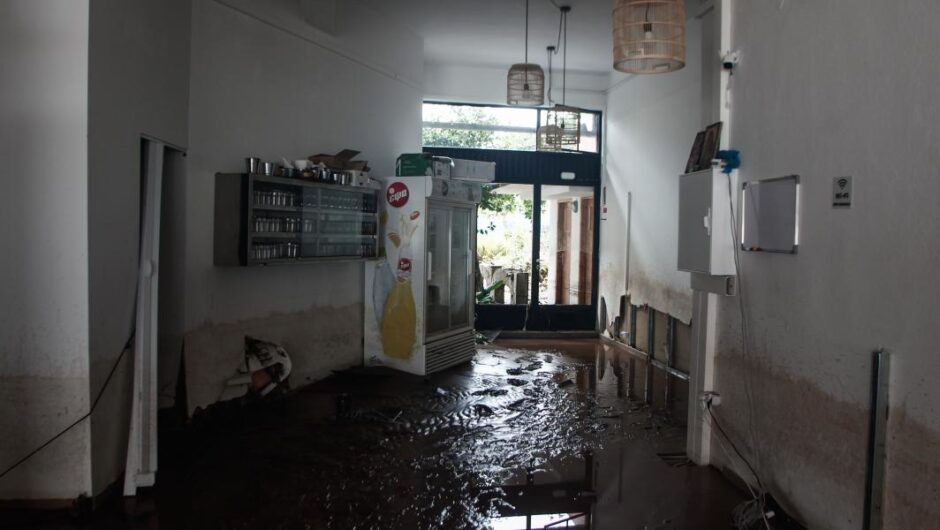 Κυβέρνηση Μητσοτάκη / Εμπαιγμός των πλημμυροπαθών – Αποκλείονται εάν πλημμύρισαν… από τη στέγη