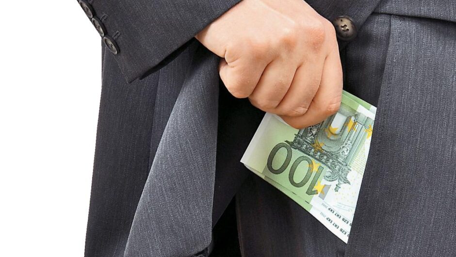 Κυβέρνηση Μητσοτάκη / Success story για λίγους: Προμνημονιακά κέρδη, μνημονιακά εισοδήματα