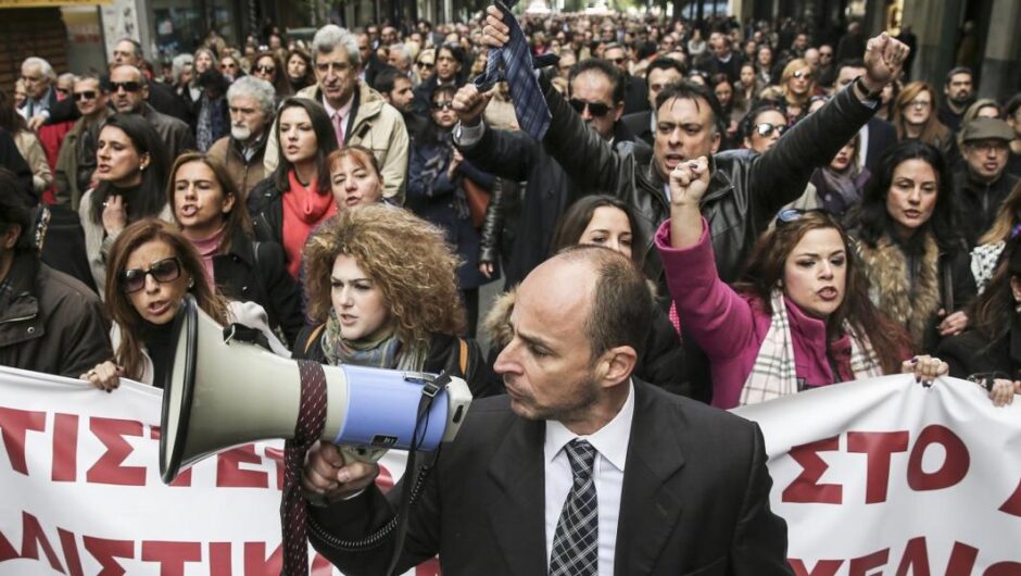 Ελεύθεροι επαγγελματίες / Οργή του «κινήματος της γραβάτας» κατά της κυβέρνησης