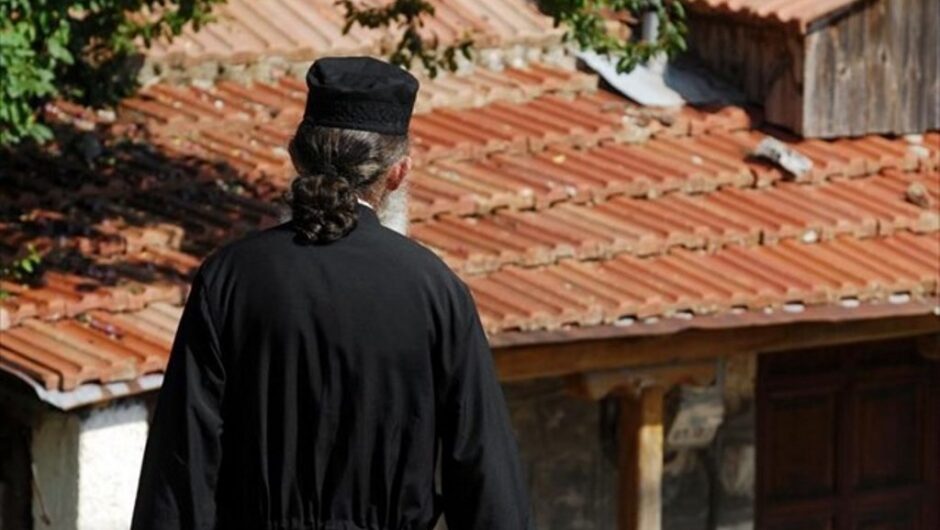 Αμπελόκηποι: Ιερέας έδειρε την παπαδιά – Την έστειλε στο νοσοκομείο