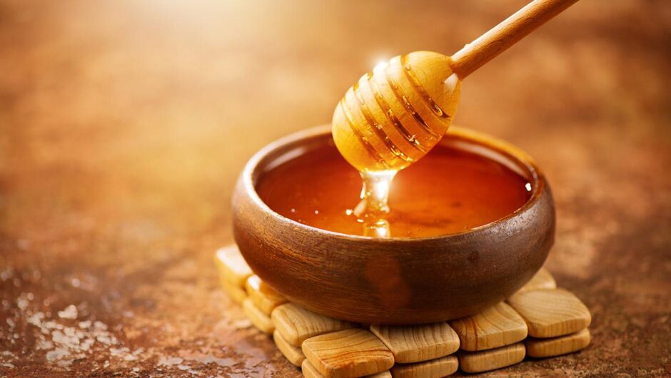 Οκτώ πράγματα που θα συμβούν στο σώμα σας αν αρχίσετε να τρώτε μέλι κάθε μέρα