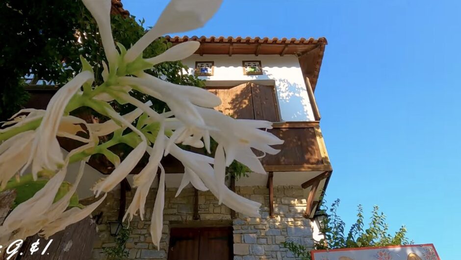 Το γραφικό χωριό της Λάρισας με τα πετρόχτιστα αρχοντικά και τα πλακόστρωτα σοκάκια που θυμίζουν άλλη εποχή (φωτό)