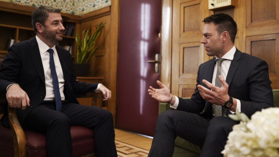 Συνάντηση Κασσελάκη – Ανδρουλάκη στη Βουλή: «Να λάμψει η αλήθεια στην υπόθεση των υποκλοπών»