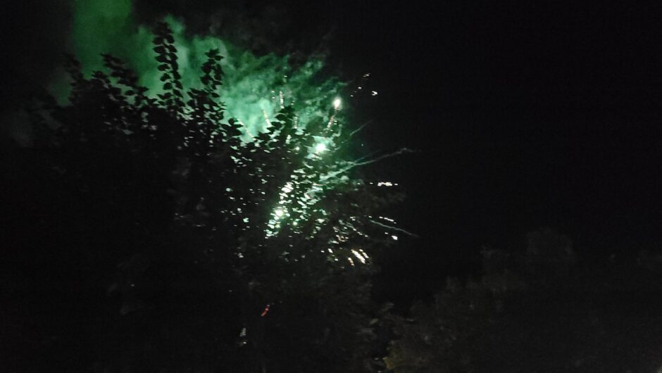 Έφεραν την… Πρωτοχρονιά μέσα στον Νοέμβριο – Έλαμψε ο ουρανός της Λάρισας τα μεσάνυχτα (φωτο – βίντεο)