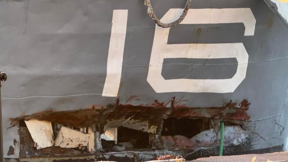 Θεσσαλονίκη: Ρήγμα στο ιστορικό αντιτορπιλικό «Βέλος» εξαιτίας της θαλασσοταραχής