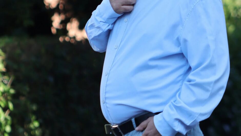 Με ποια νόσο συνδέεται το κοιλιακό λίπος στη μέση ηλικία – Ποιοι κινδυνεύουν