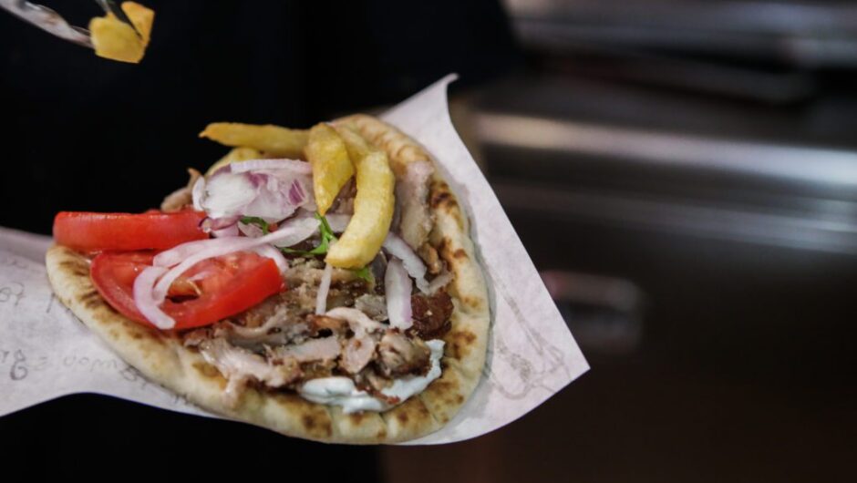 Η Γάζα φταίει για την ακρίβεια στο… σουβλάκι!