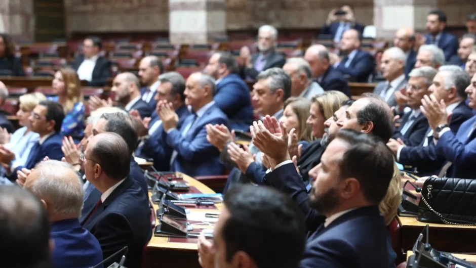 Οι «σιωπηλοί αντάρτες» της ΝΔ – Πάνω από 10 βουλευτές προβληματίζονται για την αλαζονεία και τα λάθη