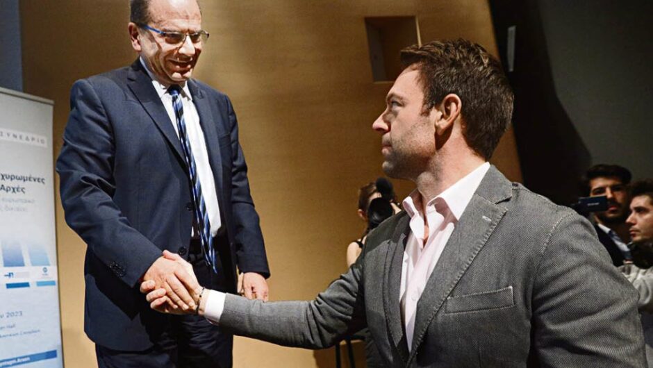 Υποκλοπές και… γραβάτες στη φαρέτρα του ΣΥΡΙΖΑ