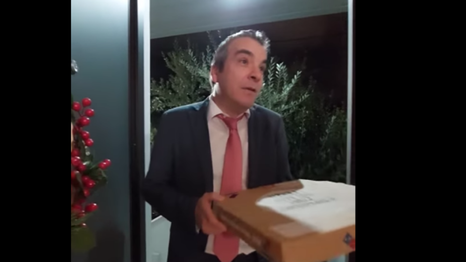 Πάνος Τσακλόγλου / Απίστευτο τρολ – Δικηγόρος ακολουθεί τις συμβουλές του και γίνεται «ντελιβεράς»