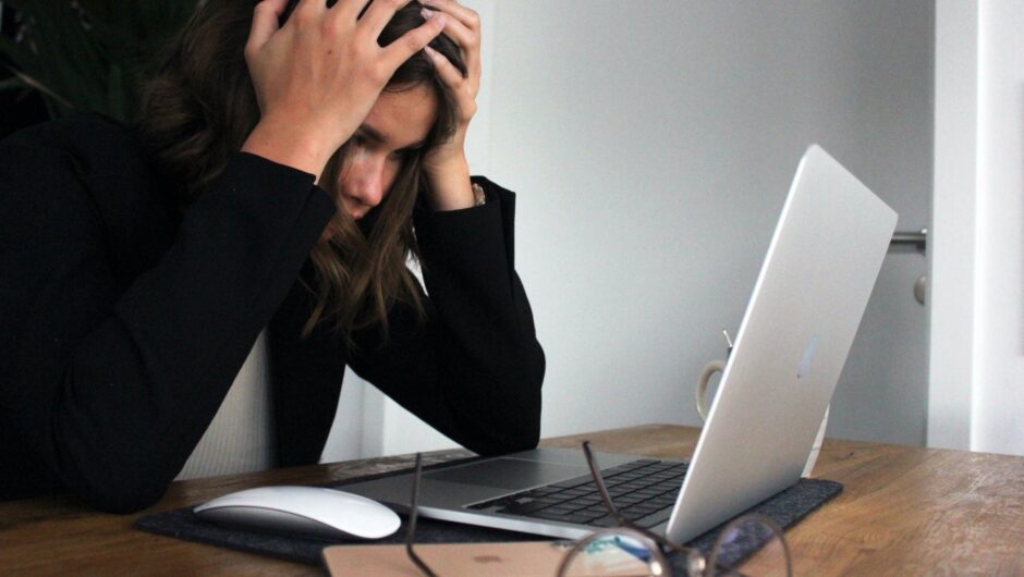 Τι είναι το doxxing και γιατί τα περισσότερα θύματα είναι γυναίκες