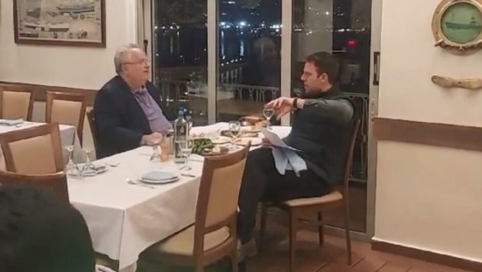 Γεύμα Κασσελάκη και Κοτζιά σε ψαροταβέρνα στην Καστέλλα – Τι συζήτησαν (Video)