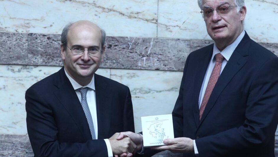 Προϋπολογισμός 2024 / Στη Βουλή το τελικό σχέδιο – Συνέχιση της ακρίβειας και αύξηση ΦΠΑ