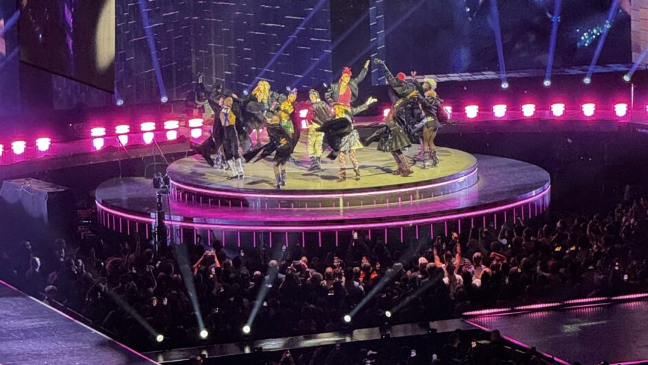 ΕΙΔΑΜΕ ΤΗ MADONNA ΣΤΟ ΠΑΡΙΣΙ ΚΑΙ ΚΑΤΑΛΑΒΑΜΕ ΓΙΑΤΙ ΕΙΝΑΙ ΑΚΟΜΑ Η ΑΠΟΛΥΤΗ ΒΑΣΙΛΙΣΣΑ ΤΗΣ ΠΟΠ