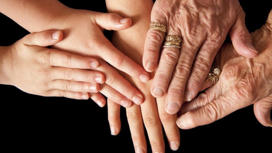 Πώς θα ανακοπεί η γήρανση του πληθυσμού