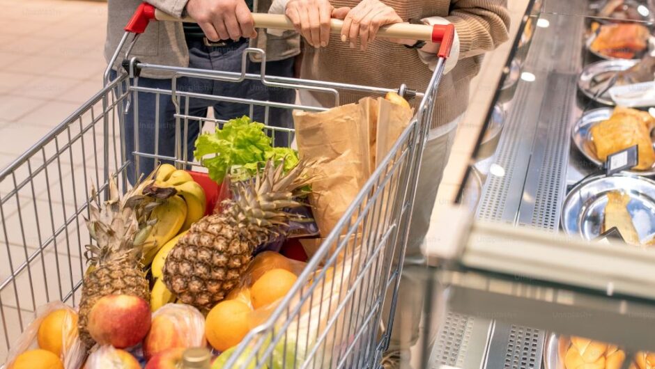 Σούπερ μάρκετ: Πώς ο πληθωρισμός αυξάνει τον τζίρο τους – Τι αγοράζουν περισσότερο και τι λιγότερο οι καταναλωτές