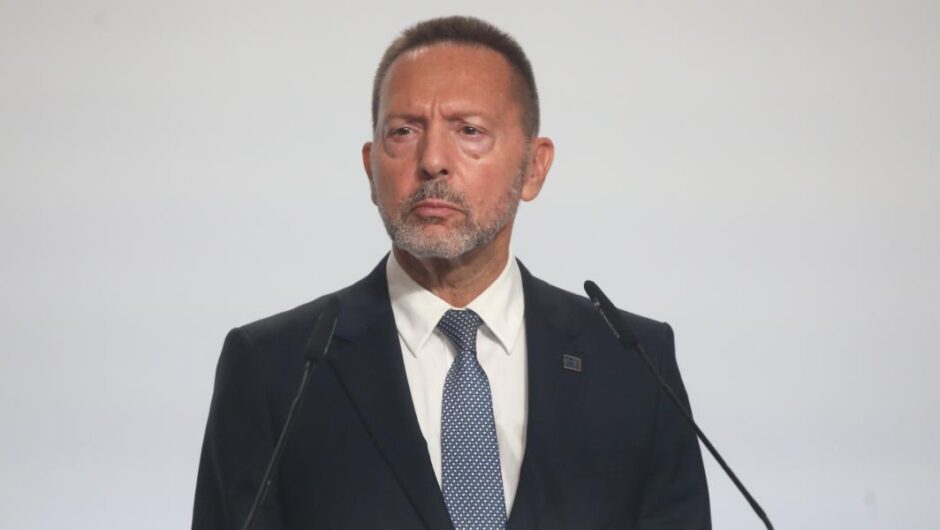 Τι θέλει να πει ο Στουρνάρας;